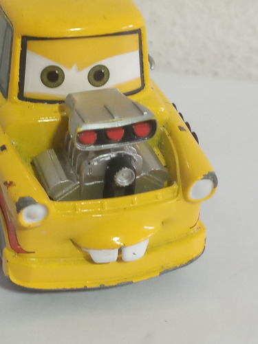 Drag Star Tow Mater Cars 2 Disney Esc 1.43 Metal Amarillo (Usado)