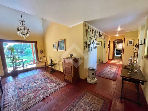 Casa En Venta De 5 Dorm. En Calera De Tango 5042 Mt2 Terreno