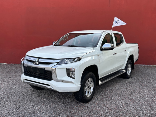 Mitsubishi L200 2.4 Cabina Doble 4x2 Mt