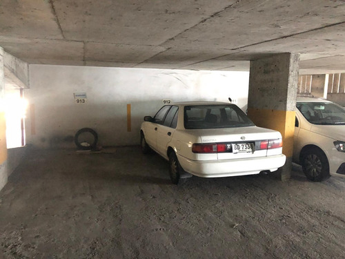 Garage Fijo Mercedes Y Paraguay Opor