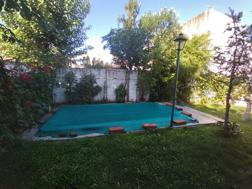 Casa 4 Amb. Garage-quincho-parrilla-pileta