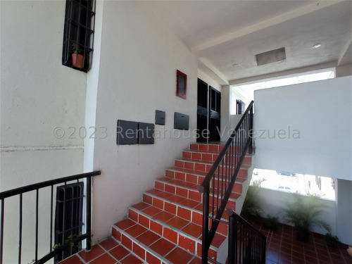 Moderno Apartamento En Venta Concepto Amerciano Remodelado Conjunto Privado Las Carolinas Turmero Vigilancia Pozo Estef 24-3492