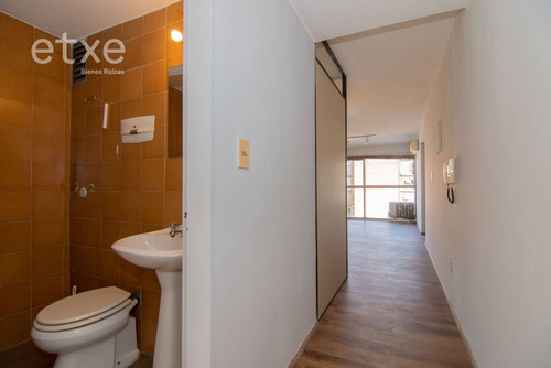 Imagen 4 de 10 de Oficina En Venta Con Garaje Y Excelente Renta 6,2% En Centro (ref: Jpd-1153)