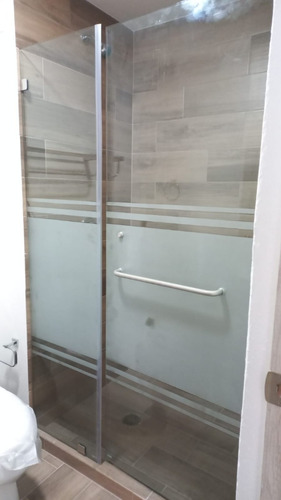 Cancel De Baño Vidrio Templado De 10mm, Modelo Abatible 1.8m