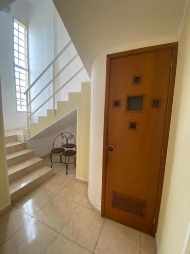 Hermosa Casa Bifamiliar Urb Teques Iii La Santa María