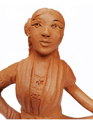 Imagen 2 de 2 de Figura De Mujer Guelaguetza, Elaborada Con Barro. Aripo