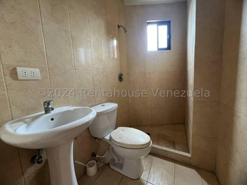 Apartamento En Venta Zona Centro Maracay 25-705 Yb