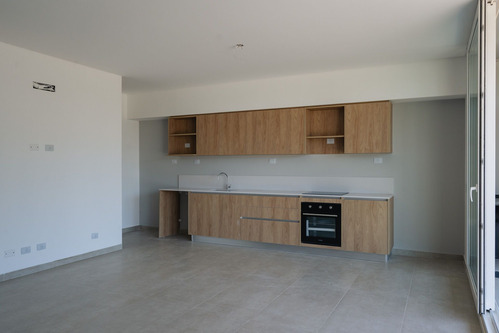 Townhouse En Alquiler En Luciérnagas 5 Ambientes