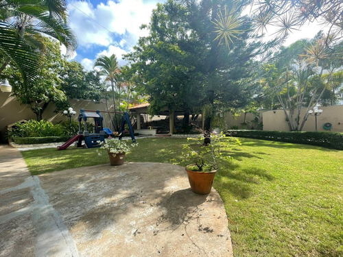 Casa De Venta Con Excelente Ubicacion En Bella Vista