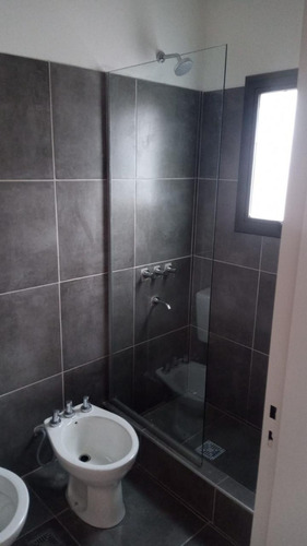 Alquilo Casas En Una Planta En Housing, Zona Sur. 3 Dormit Y 2 Baños Y 2 Dor Y 1 Baño