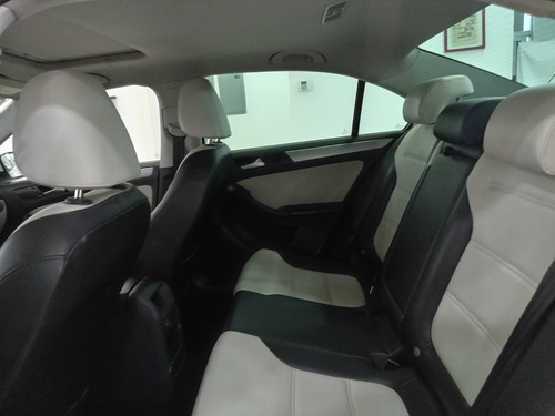 Volkswagen Jetta 2.5 Sportline Tiptronic At