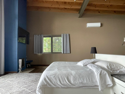 Excepcional Casa En Venta En Avándaro, Con Vista Al Lago.