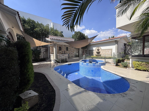 Exclusiva Residencia En Venta En La Rica Juriquilla