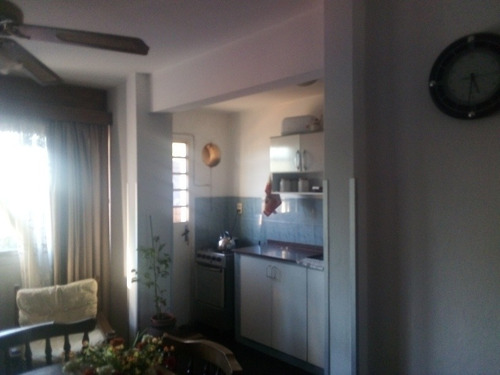 Apartamento 2 Dormitorios Corrales Y D.a. Larrañaga U$65.000
