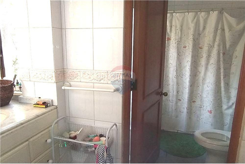 Se Vende Amplia Casa Av. Las Rastras.