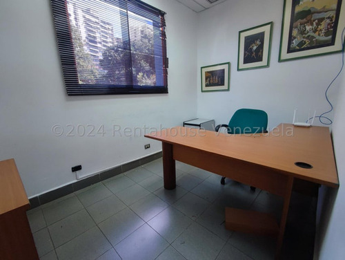 Los Chaguaramos !! Hermosa E Impecable Casa Acondicionada Para Uso De Oficina Y Comercial, 780 M2 Terreno, 828 M2 Const., 8 Oficinas, 5 Baños, 10 Pe, A/a, Sistemas De Seguridad. Excelente Ubicación !!