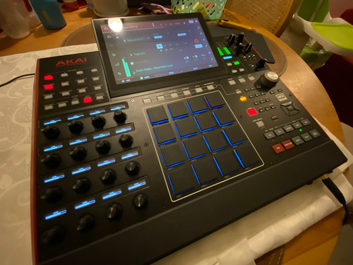 Akai Mpc X Drum Sampler Profesional (Usado)