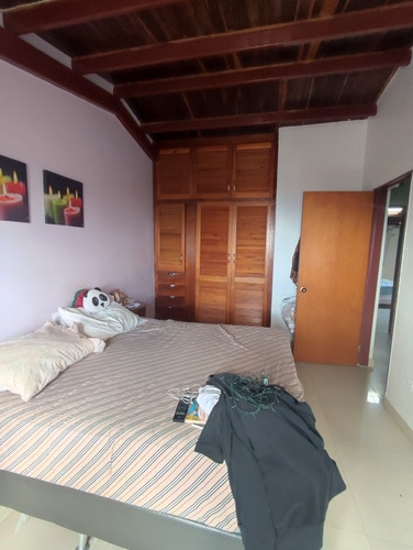 Imagen 20 de 25 de Amplió Town House En Llano Alto