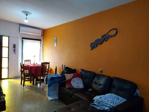 Imagen 3 de 10 de Casa 3 Dormitorios, Con Garaje Para Varios Autos Y Patio Con Parrillero Buceo