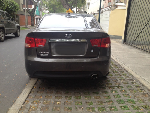Imagen 4 de 19 de Kia Cerato Forte Modelo 2011 (2010) De Luxe