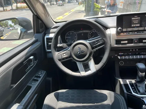 Mitsubishi L200 2025
