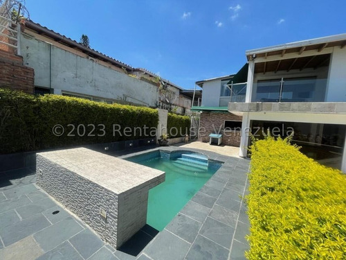 23-30160 Venta Hermosa Casa, Completamente Remodelada Y Decorada Con Muy Buen Gusto