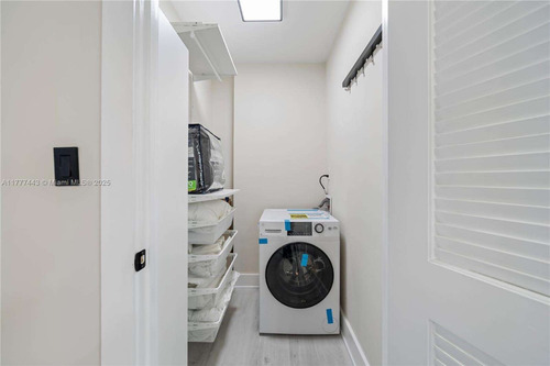 Alquiler Departamento Miami Beach 2 Amb/ Playa Y Cochera Roney Palace / 1 Hotel Complejo 5 Estrellas. 3 Piscinas, Jacuzzi, Acceso Directo A La Playa 5 Cuadras De Lincoln Road. 2301 Collins Ave.