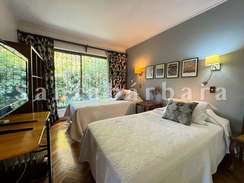 Casa En Venta- 5 Dormitorios 4 Baños Metro Los Dominicos