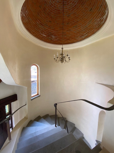 Casa Estilo Mexicano Contemporáneo En Jardines En La Montaña