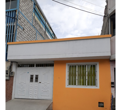 Imagen 2 de 23 de Vendo Casa Independiente Con Opcion A Construir Otros Pisos, Calle Principal, Norte De Quito Carapungo
