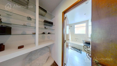 Venta De Departamento En Belgrano R De 5 Ambientes.