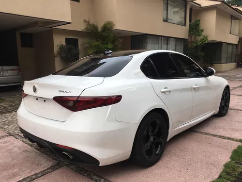 Alfa Romeo Giulia 2.0 Ti At