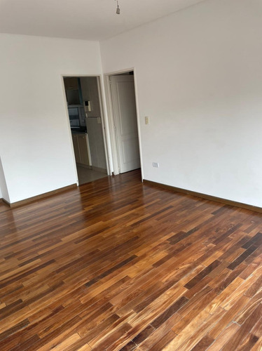 Departamento En Belgrano, 3 Ambientes Con Cochera.