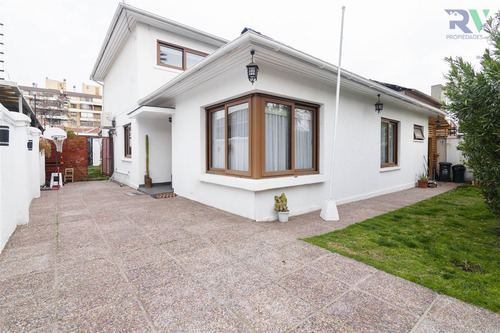 Preciosa Casa En Venta De 4 Dormitorios