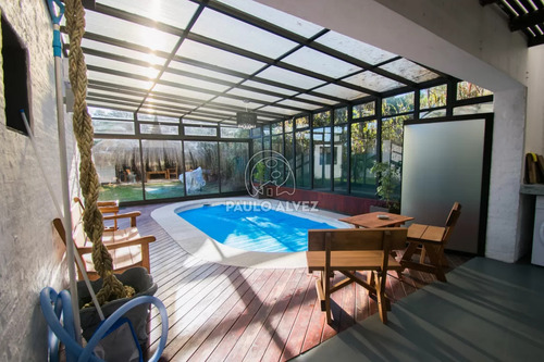 Casa En Alquiler Temporal En Piriápolis, A Metros Del Mar. Con Tres Dormitorios, Dos Baños. Barbacoa Con Piscina Climatizada.
