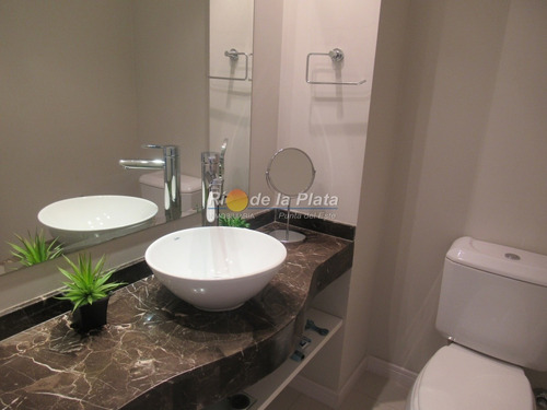 Primera Linea En Playa Mansa.- Ref: 13009