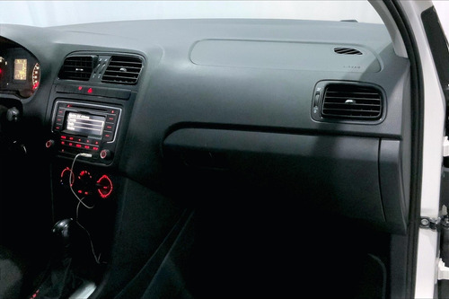 Imagen 15 de 25 de Volkswagen Vento Sedan 4 Pts Starline Ta A/ac Mp3 R-15