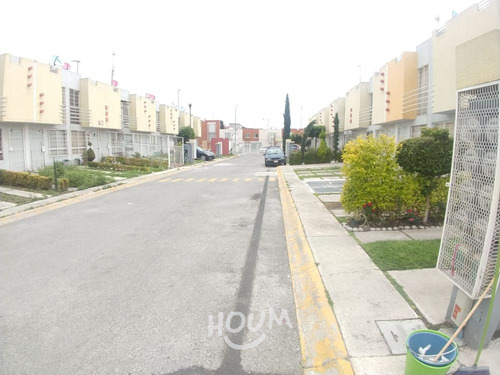 Casa En Los Héroes Ozumbilla, Tecámac Con 2 Recámaras, 70 M², Id: 151434