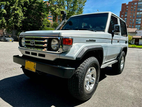 Toyota Land Cruiser 4.5 FZJ71 3B MT 2005