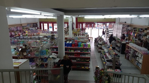 Imagen 3 de 9 de Gran Local Comercial En 3 Plantas De 1000 M2 Cubiertos
