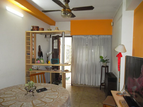 Imagen 3 de 14 de Venta Casa Multifamiliar Con Jardin Y Cochera, V. Ballester
