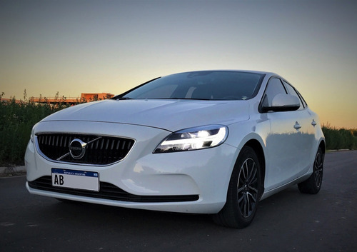 Volvo V40 T4 2.0 Turbo 2017 High Plus At 190 Hp
