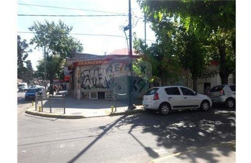 Local En Esquina, Frente Al Hospital Gandulfo.