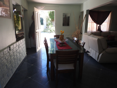 Zona América Hermosa Casa Con Gran Terreno Ubicada A Metros De Ruta 8 Y Parada De Omnibus