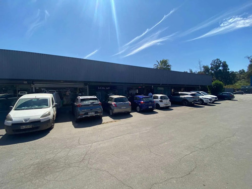 Local Comercial Av Chicureo - Strip Center