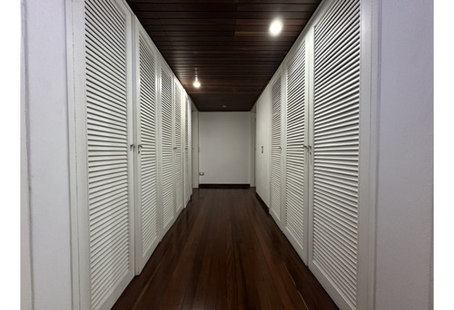 Se Vende Moderno Apartamento En Lomas De Las Mercedes