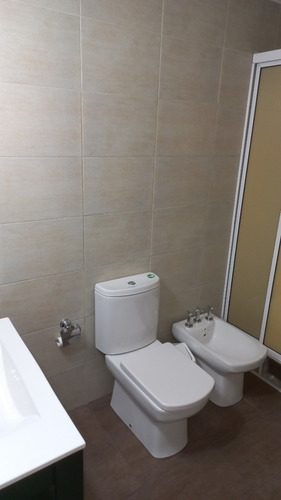 Imagen 11 de 30 de Excelente Y Moderna Casa De 5 Ambientes Con Acceso Para Varios Vehículos - Nuevo Wp De Contacto 1137868438!