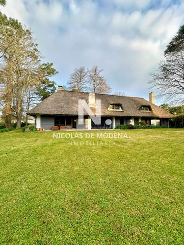Casa Exclusiva En La Zona Del Golf, Oportunidad En Punta Del Este.