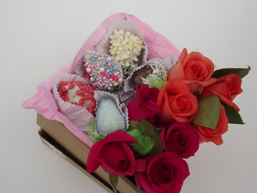 Caja Rosas + Fresas Con Chocolate