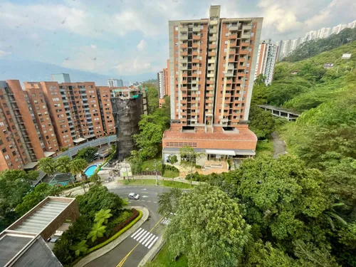 Apartamento En Arriendo En Castropol. Cod A22118